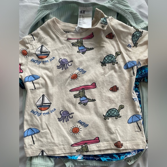 Lot of (6) Baby Boy 12m shirts/romper - Picture 4 of 6